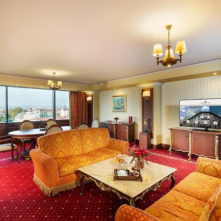 Grand Hotel